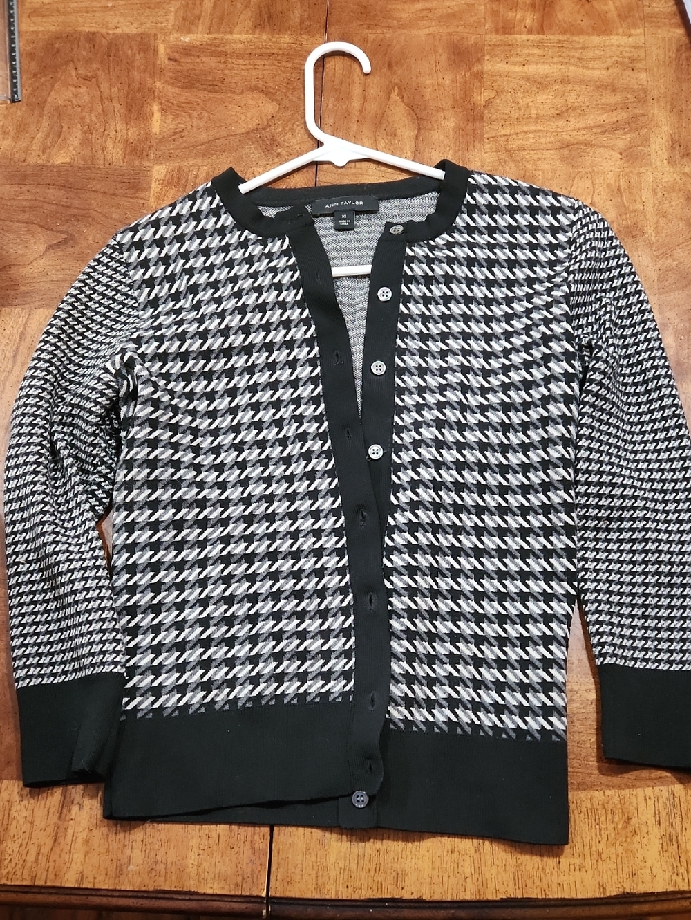 Ann Taylor Black and White Houndstooth Cardigan Sweater